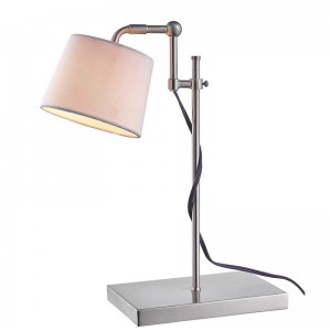 Lampe de travail réglable au poste de travail dans les chambres