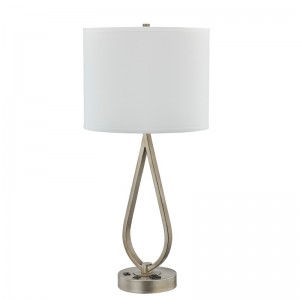 Lampe de bureau de sommeil avec finition en argent antique, une lampe de bureau avec, une sortie pratique et un port USB