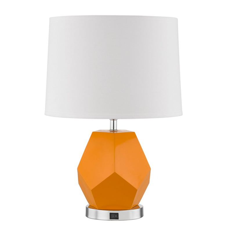 Lampe de table de l\'hôtel Hampton Inn avec un corps en résine et un interrupteur à rocker sur/off à l\'hôtel chambre